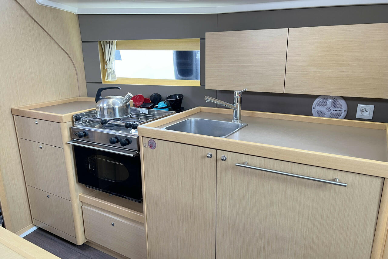 Oceanis 38 - 3 cab. — photo 19