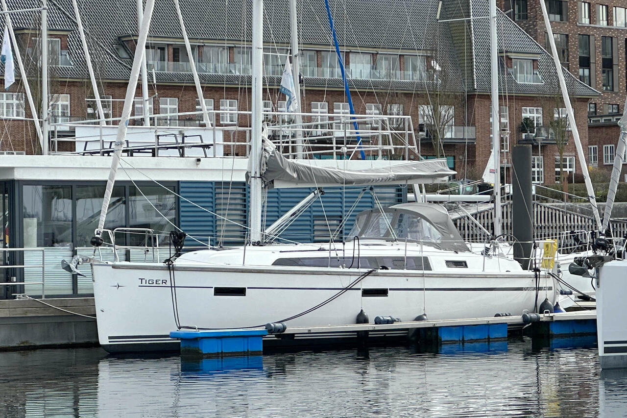 Bavaria Cruiser 37 - 3 cab. — photo 1