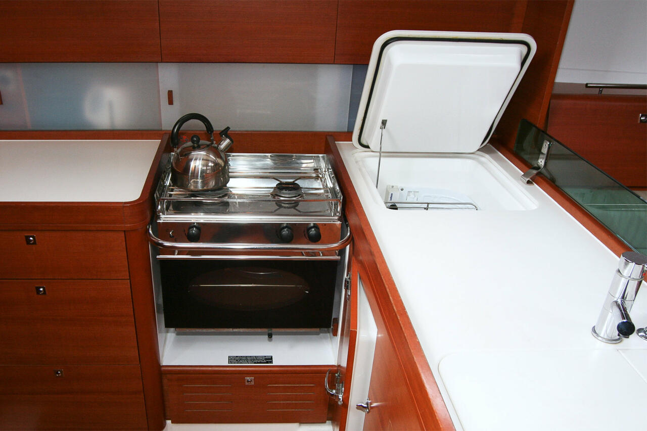 Dufour 40E — photo 13
