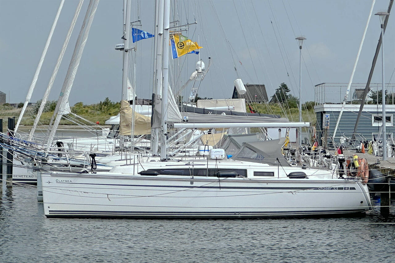Bavaria Cruiser 33 — photo 1