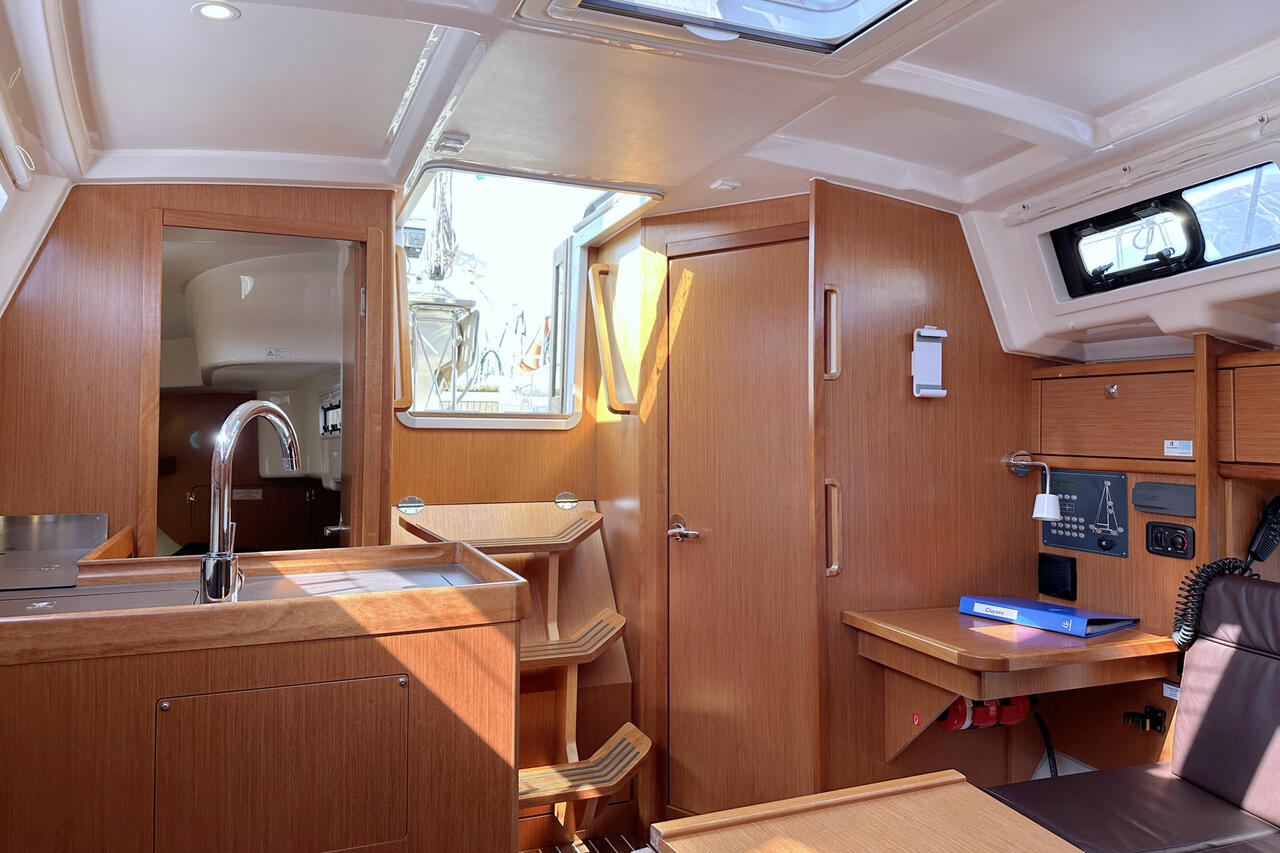 Bavaria Cruiser 33 — photo 9