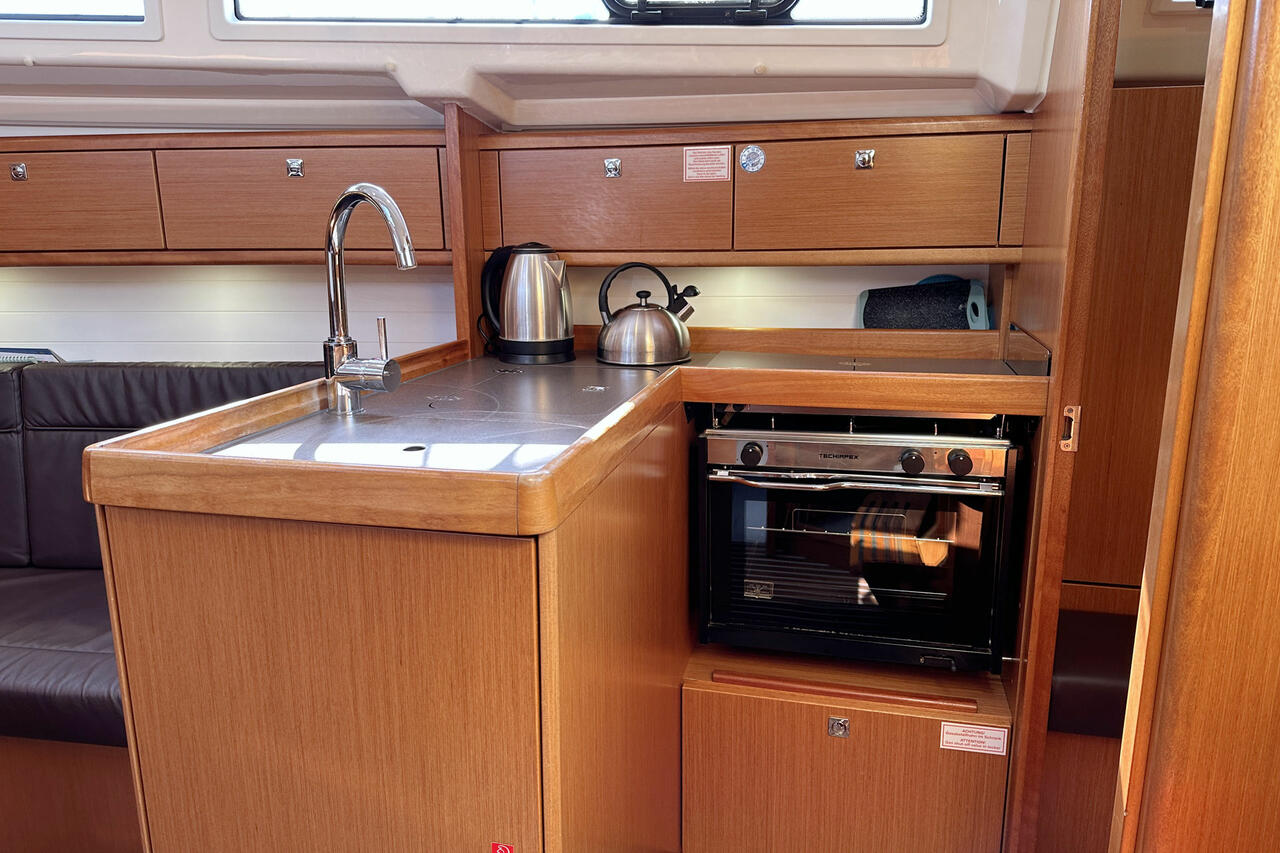 Bavaria Cruiser 33 — photo 12