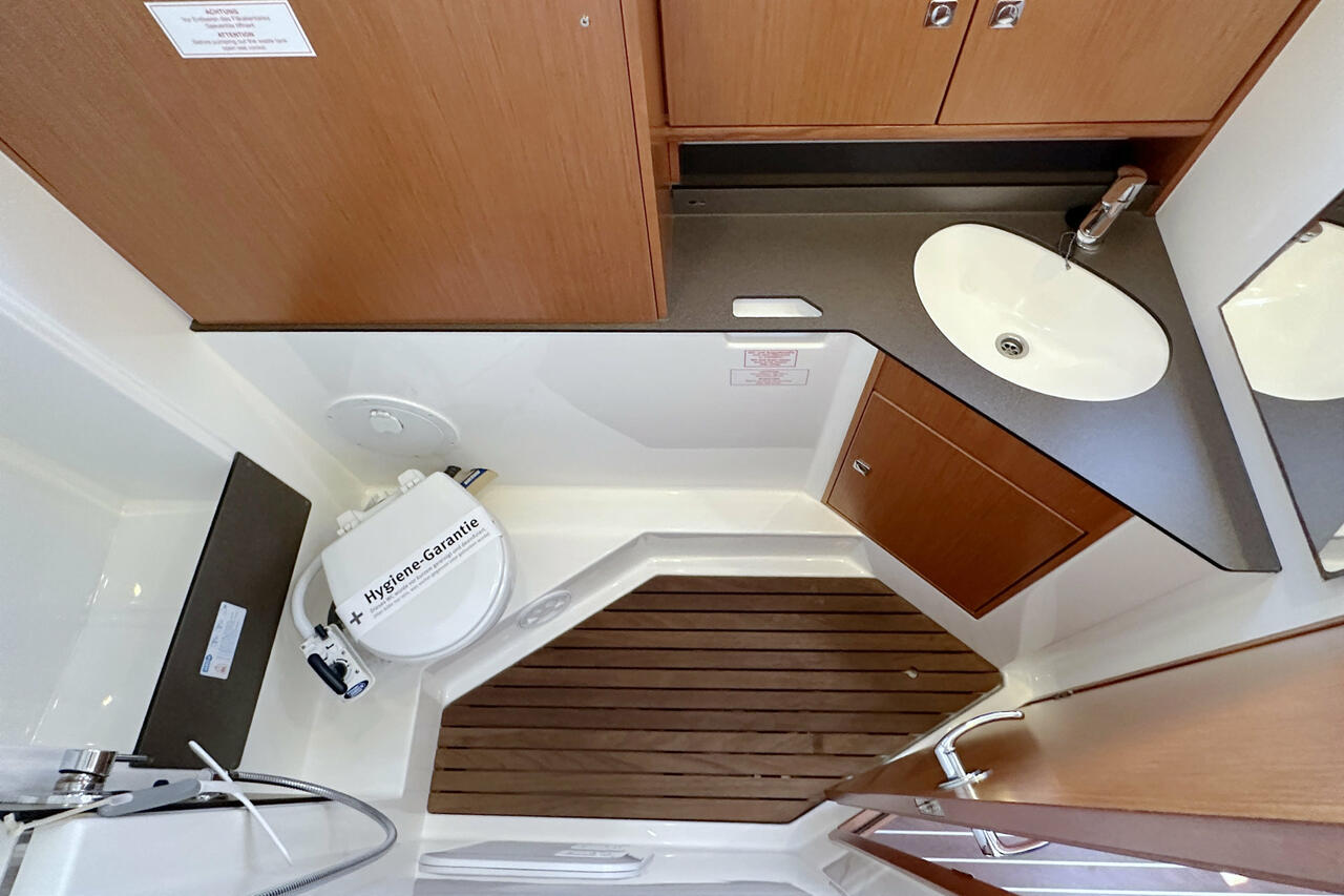Bavaria Cruiser 33 — photo 17