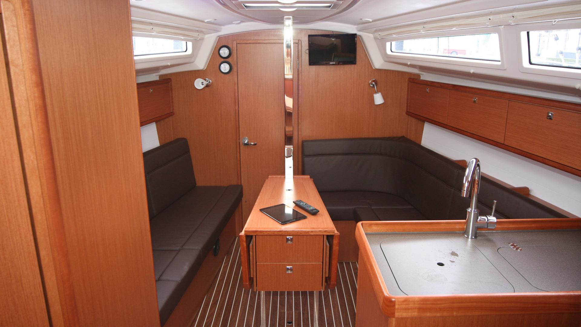 Bavaria Cruiser 34 — photo 11