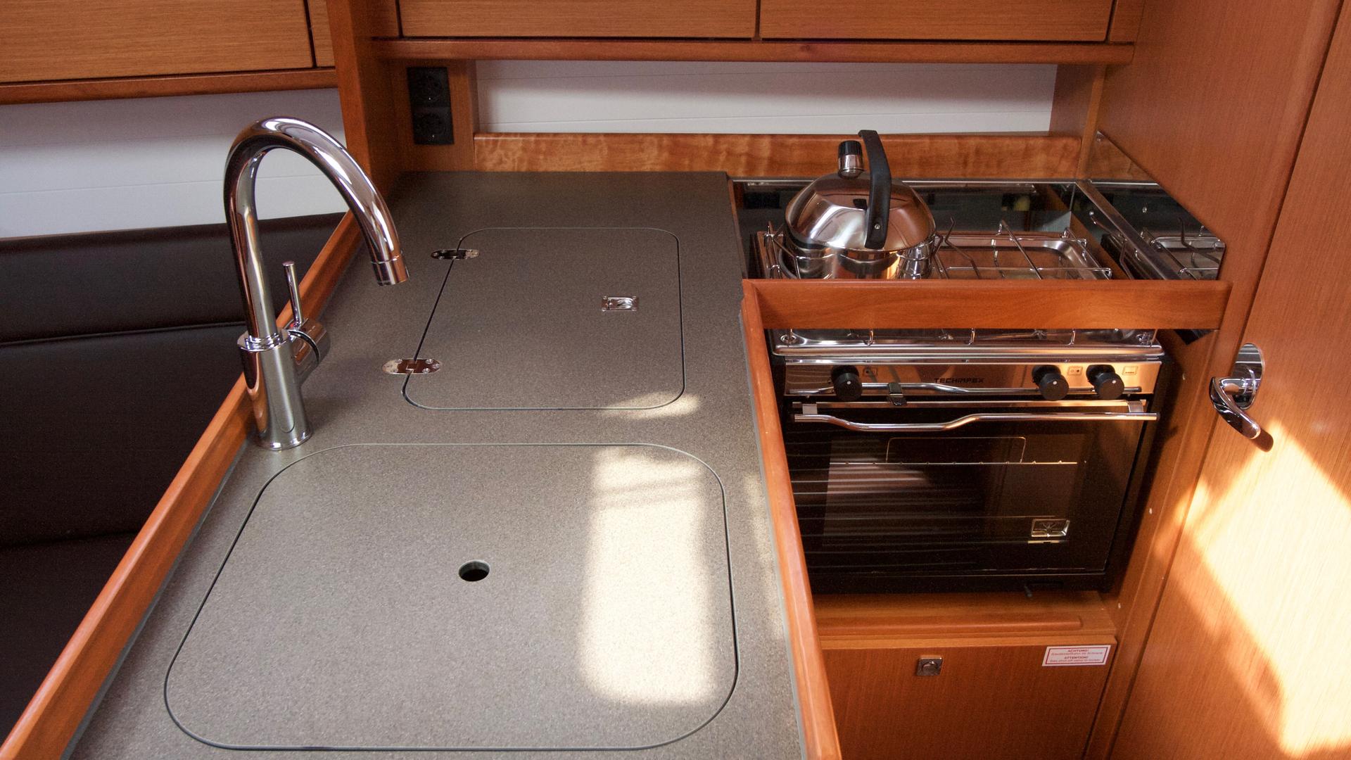 Bavaria Cruiser 34 — photo 12