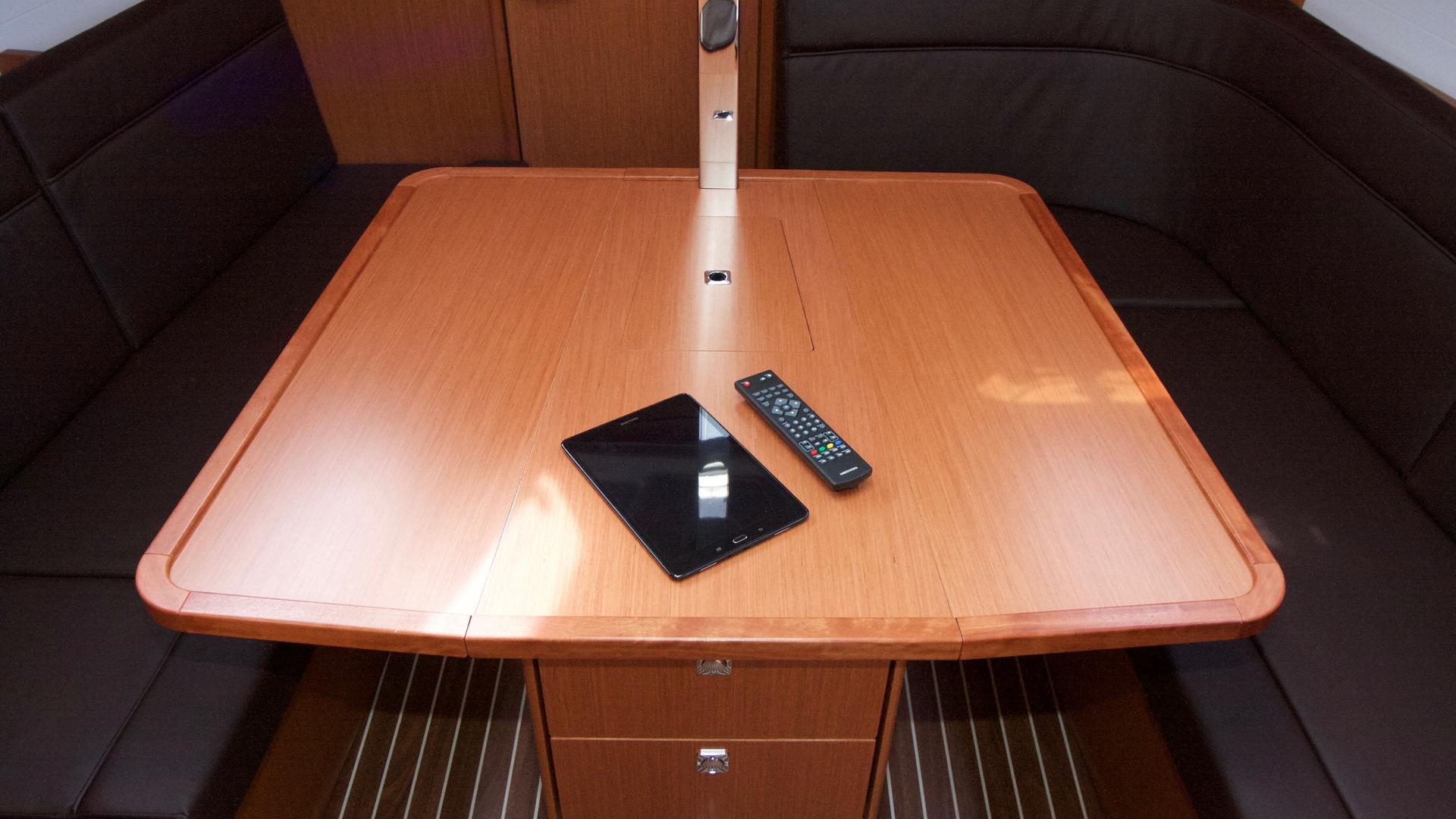 Bavaria Cruiser 34 — photo 13