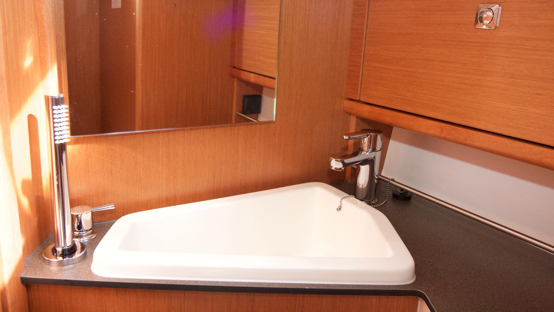 Bavaria Cruiser 34 — photo 19