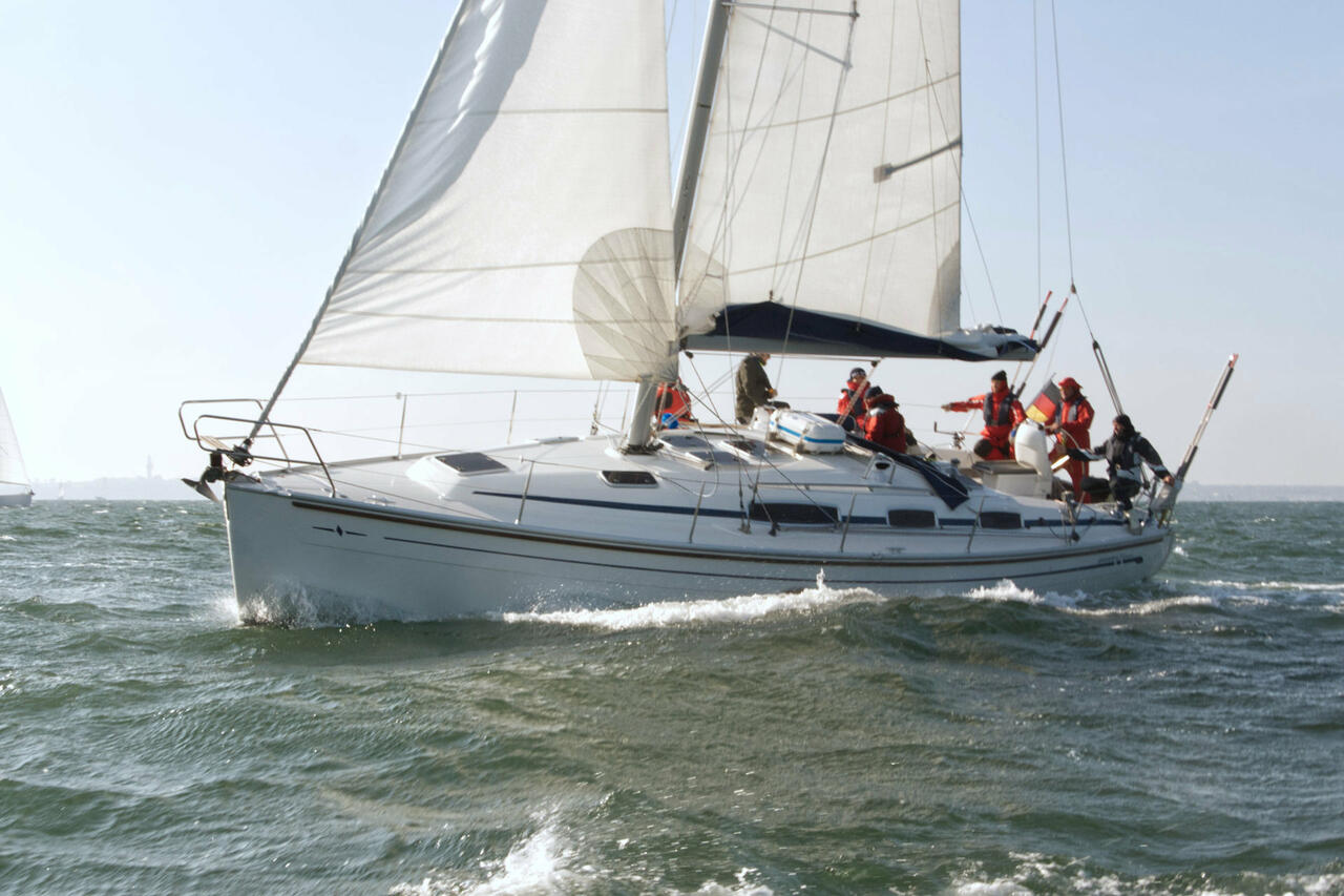 Bavaria 38 Cruiser — photo 10