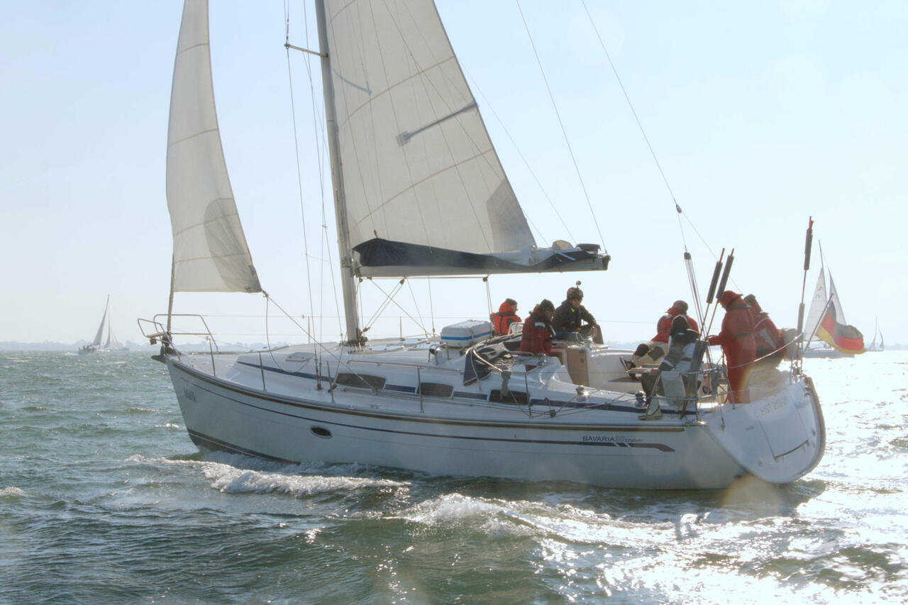 Bavaria 38 Cruiser — photo 11