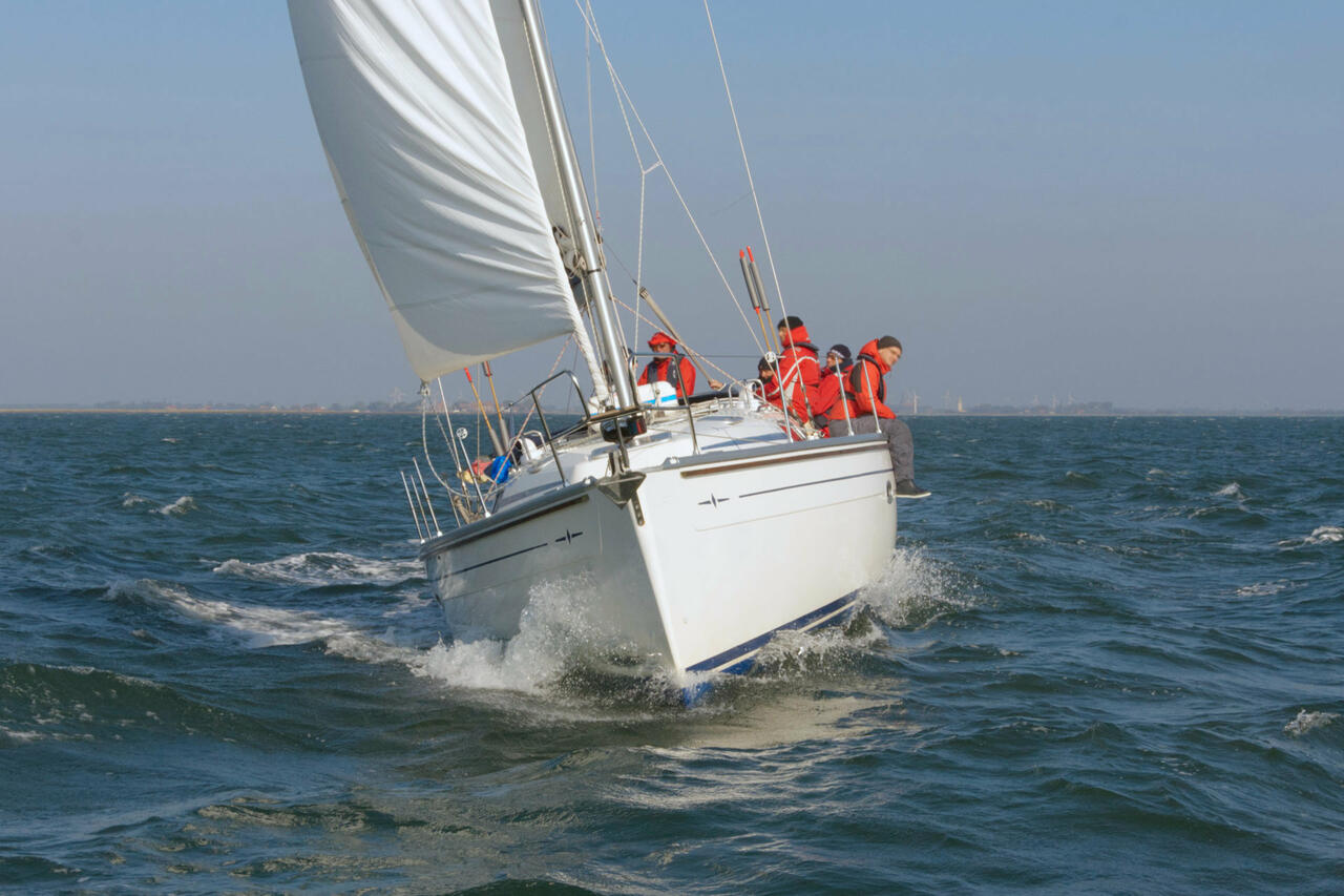 Bavaria 38 Cruiser — photo 12