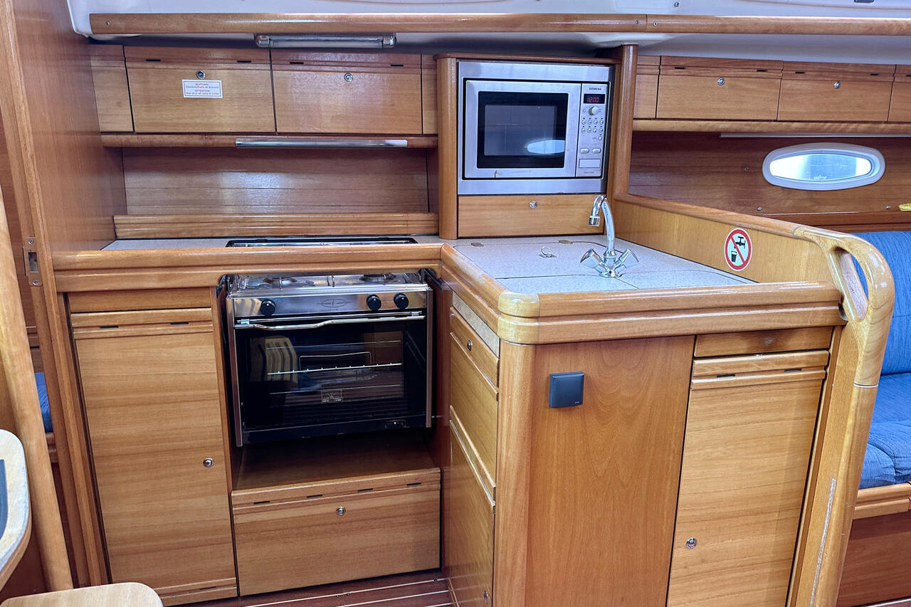 Bavaria 38 Cruiser — photo 16