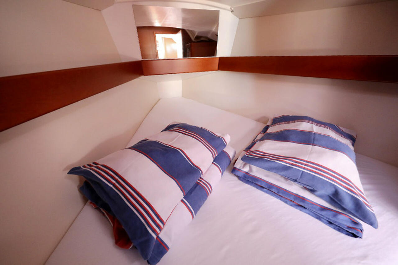 Oceanis 34.2 — photo 11