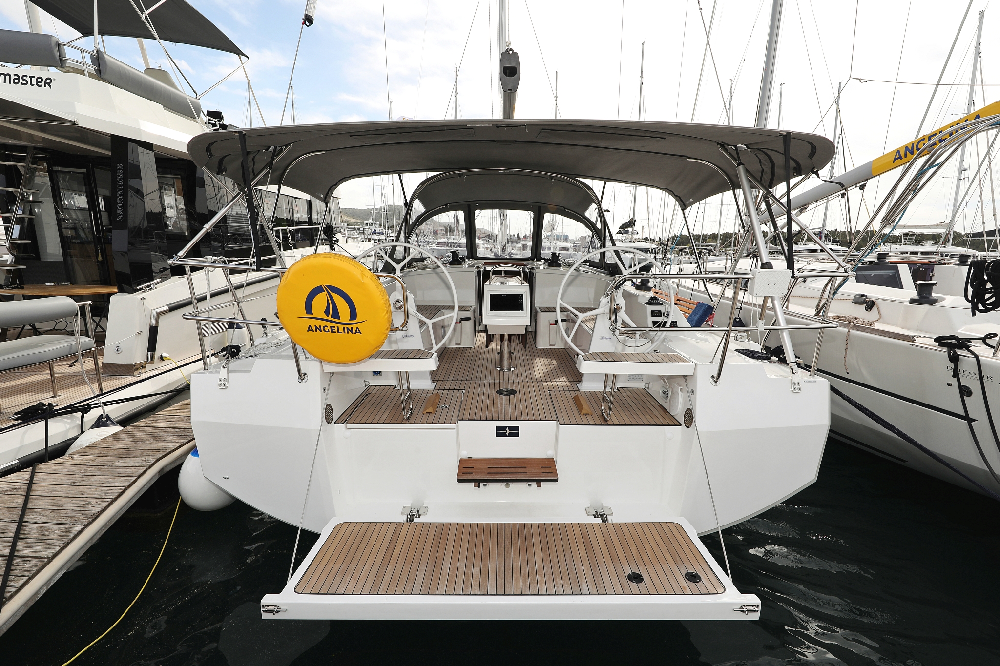 Bavaria C42 — photo 3