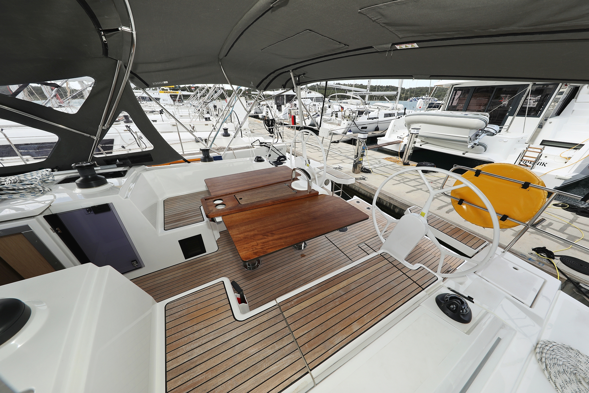 Bavaria C42 — photo 7