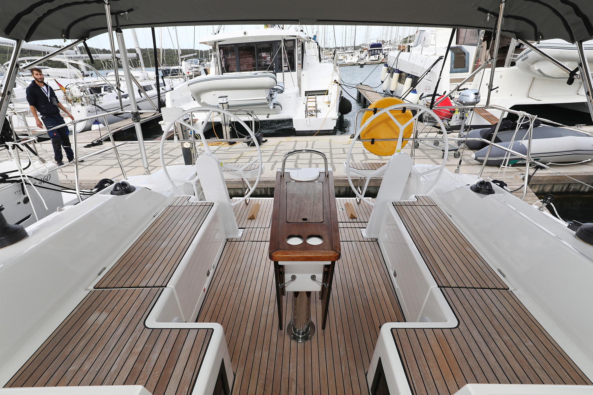 Bavaria C42 — photo 8