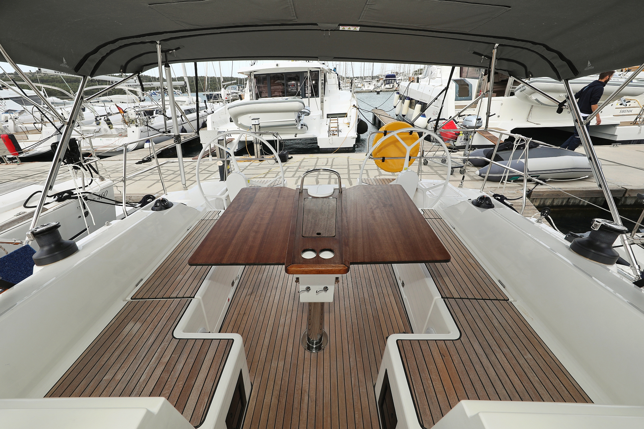Bavaria C42 — photo 9