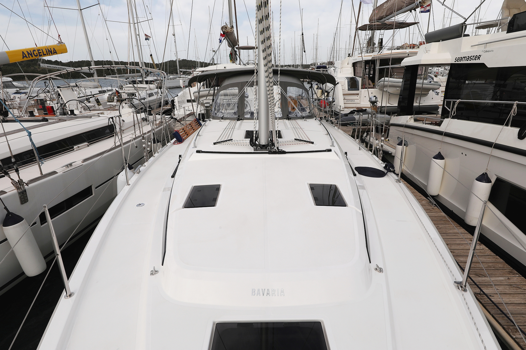 Bavaria C42 — photo 11