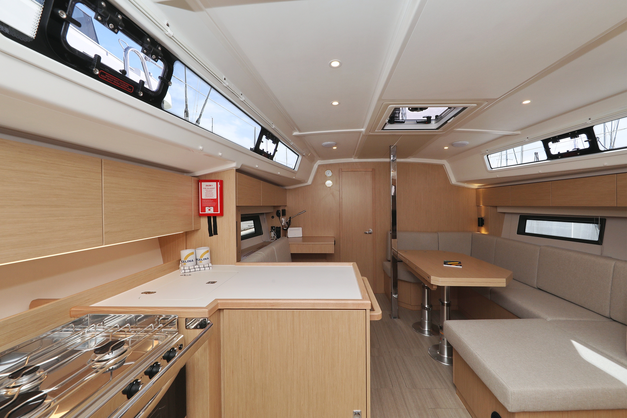 Bavaria C42 — photo 13