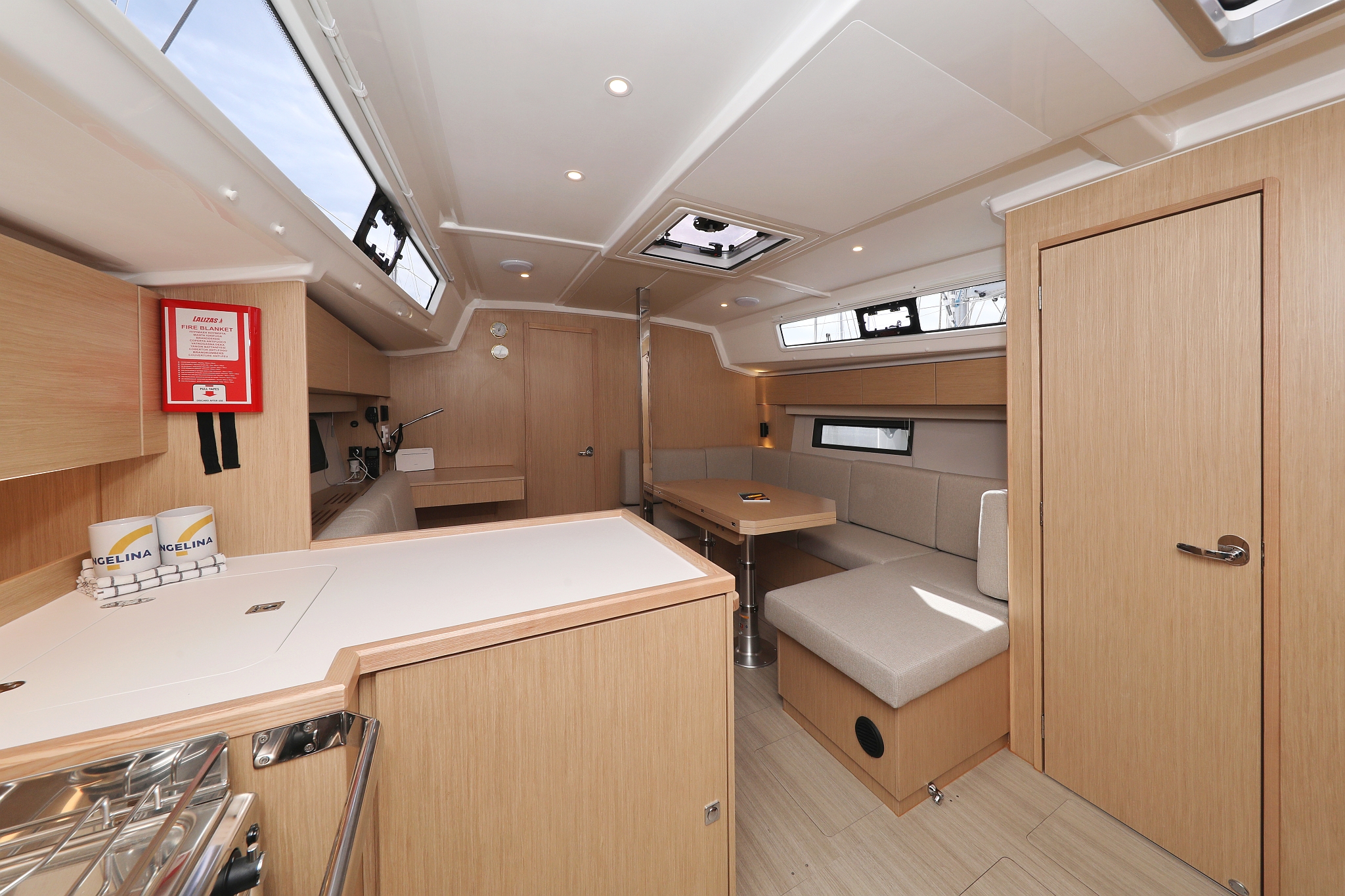 Bavaria C42 — photo 14