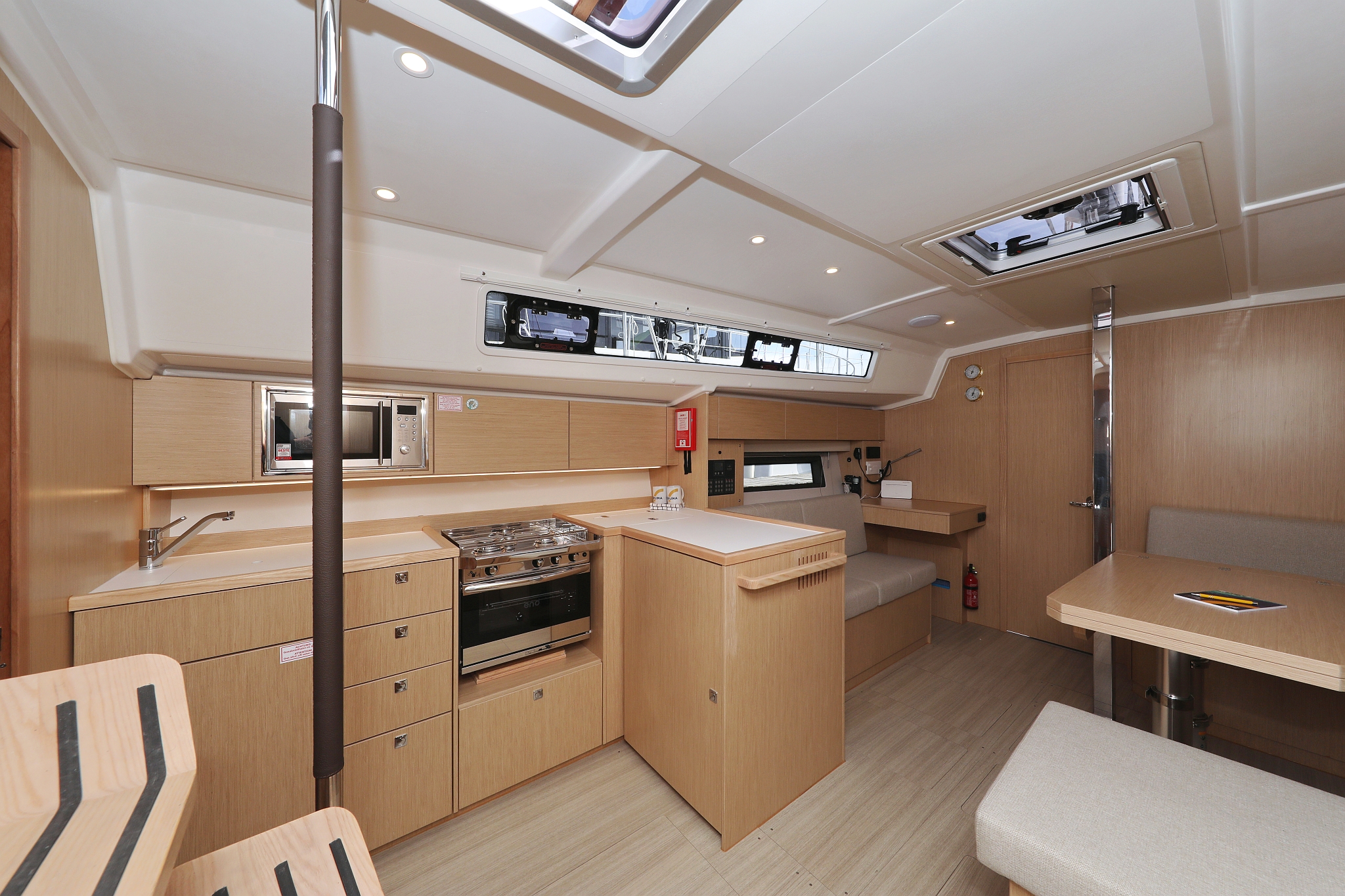 Bavaria C42 — photo 21