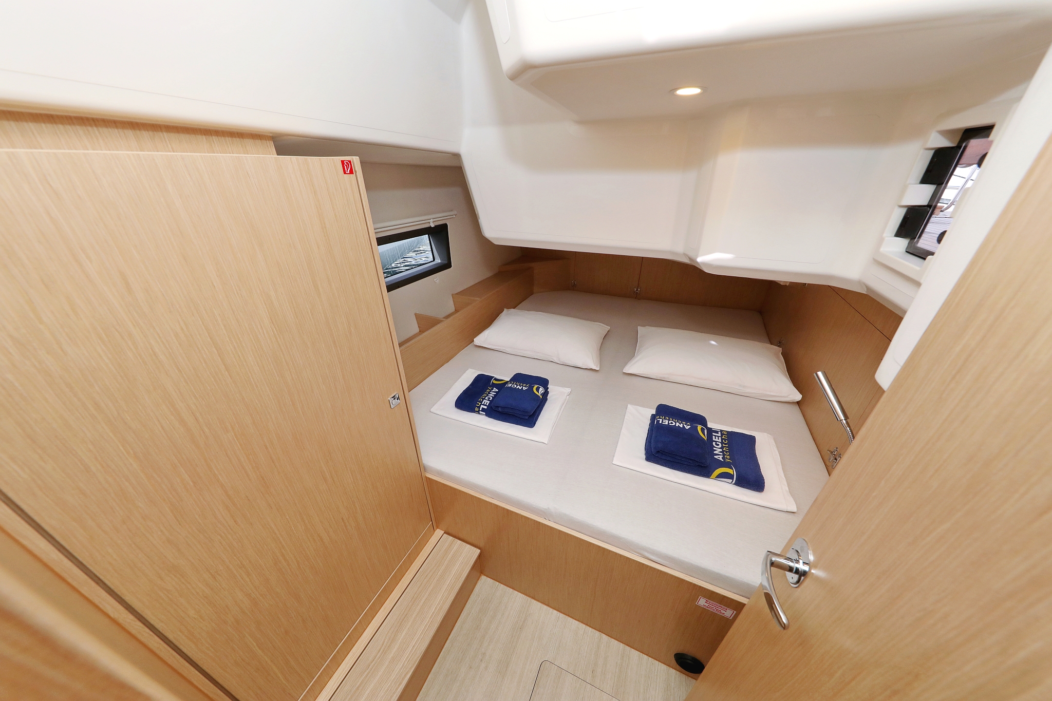 Bavaria C42 — photo 24