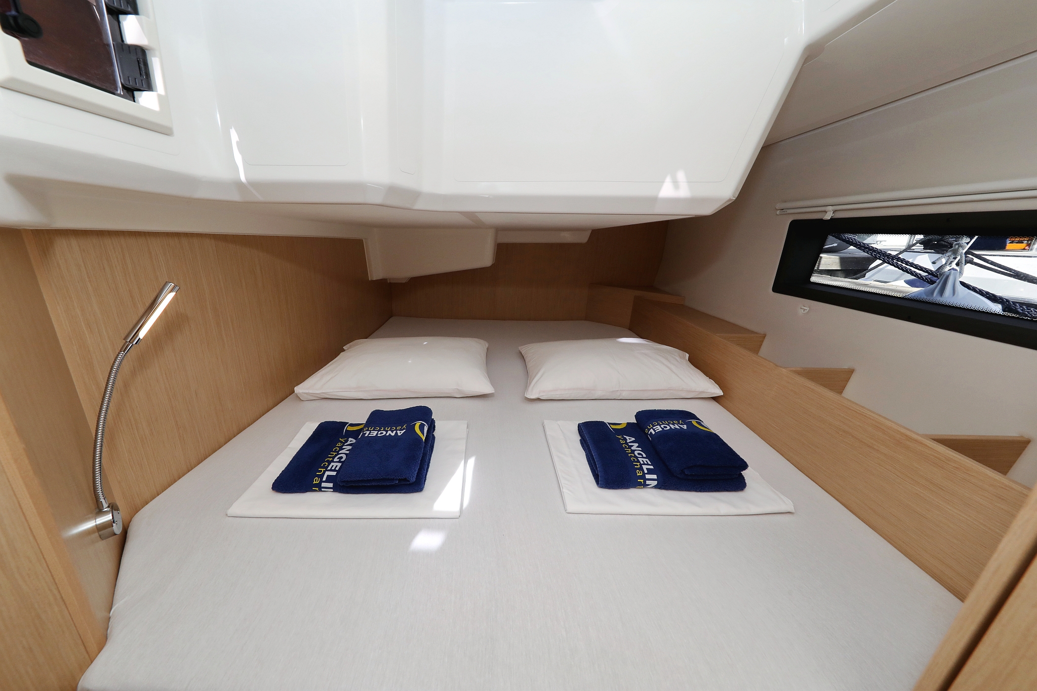 Bavaria C42 — photo 29