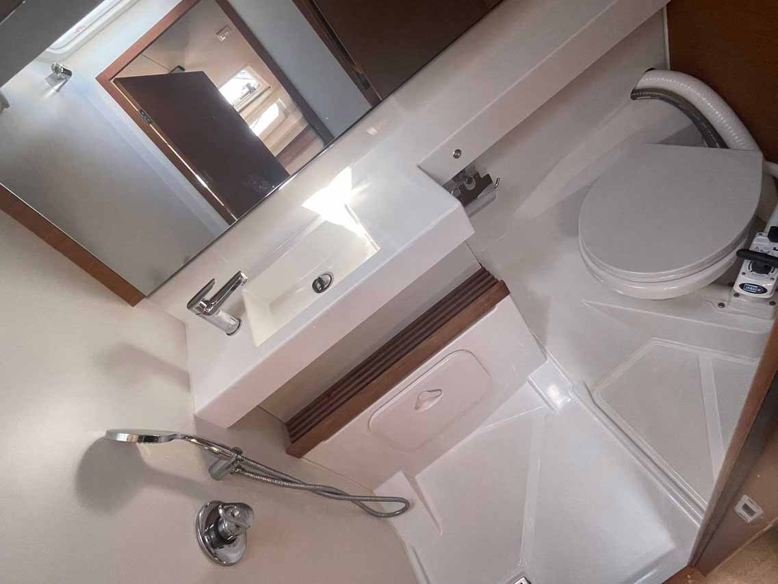 Sun Odyssey 440 - 4 cab. — photo 10