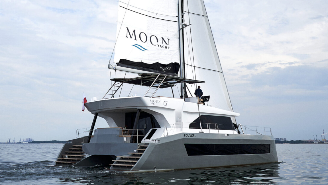 Moon 60 sail — photo 1