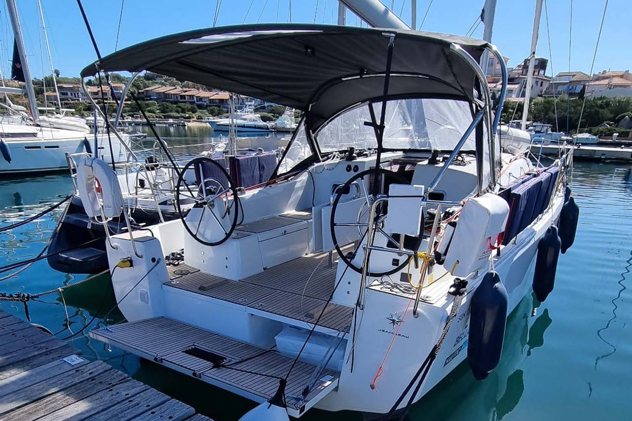 Sun Odyssey 380 - 3 cab. — photo 1