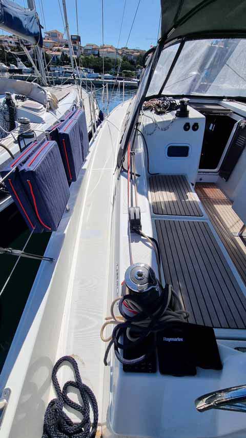Sun Odyssey 380 - 3 cab. — photo 4