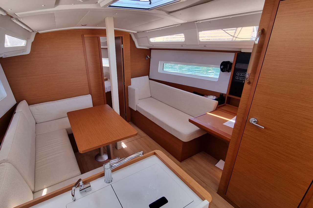 Sun Odyssey 380 - 3 cab. — photo 6