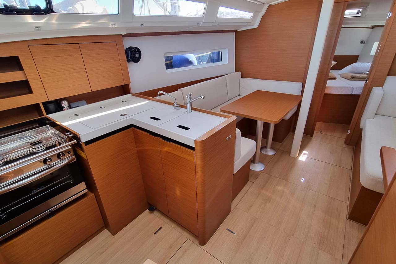 Sun Odyssey 380 - 3 cab. — photo 7