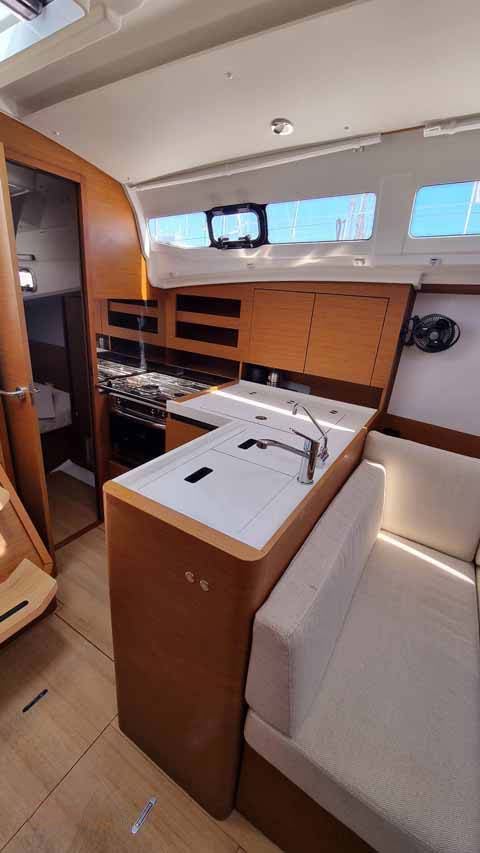 Sun Odyssey 380 - 3 cab. — photo 8