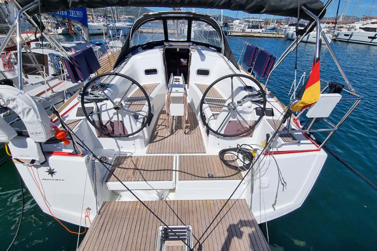 Sun Odyssey 349 - 2 cab. — photo 1