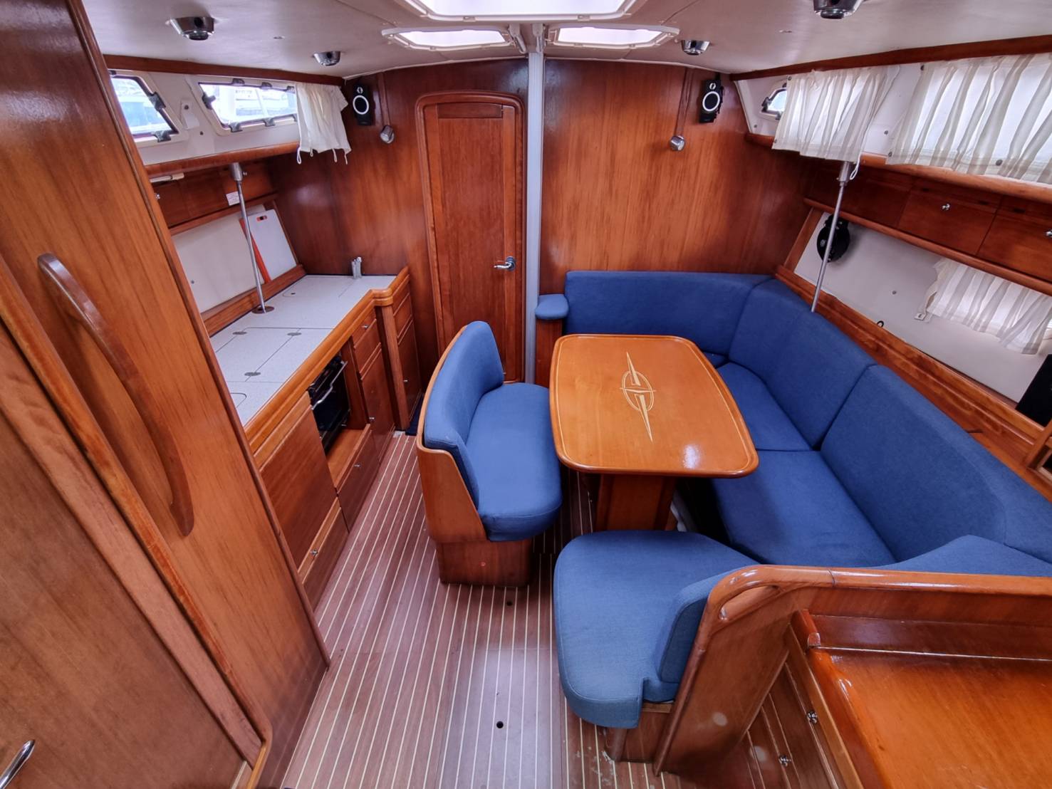 Bavaria 40 Cruiser — photo 8