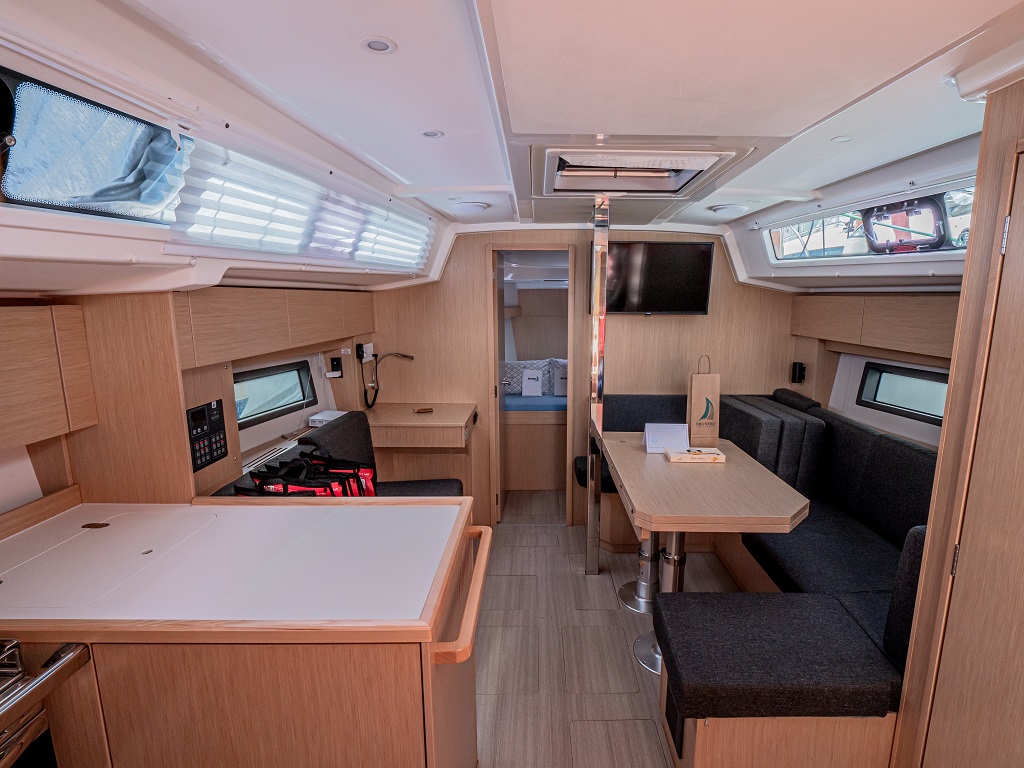 Bavaria C38 — photo 6