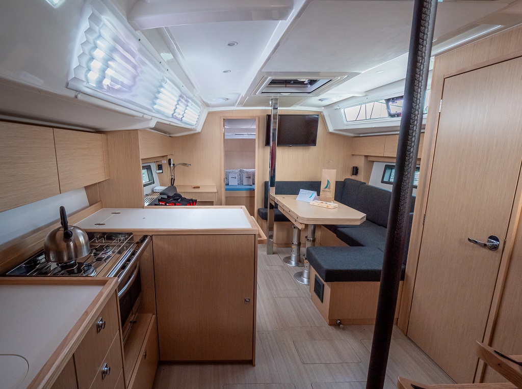 Bavaria C38 — photo 7