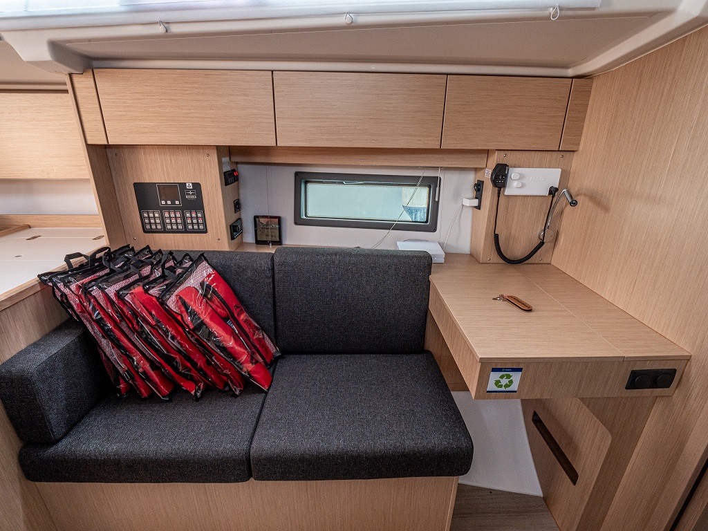 Bavaria C38 — photo 13