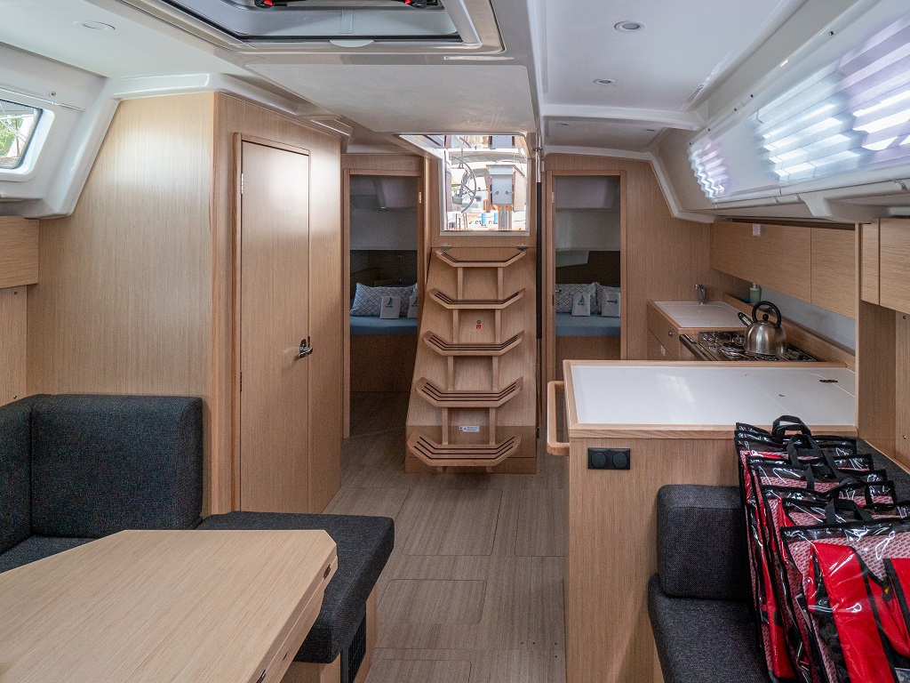 Bavaria C38 — photo 16