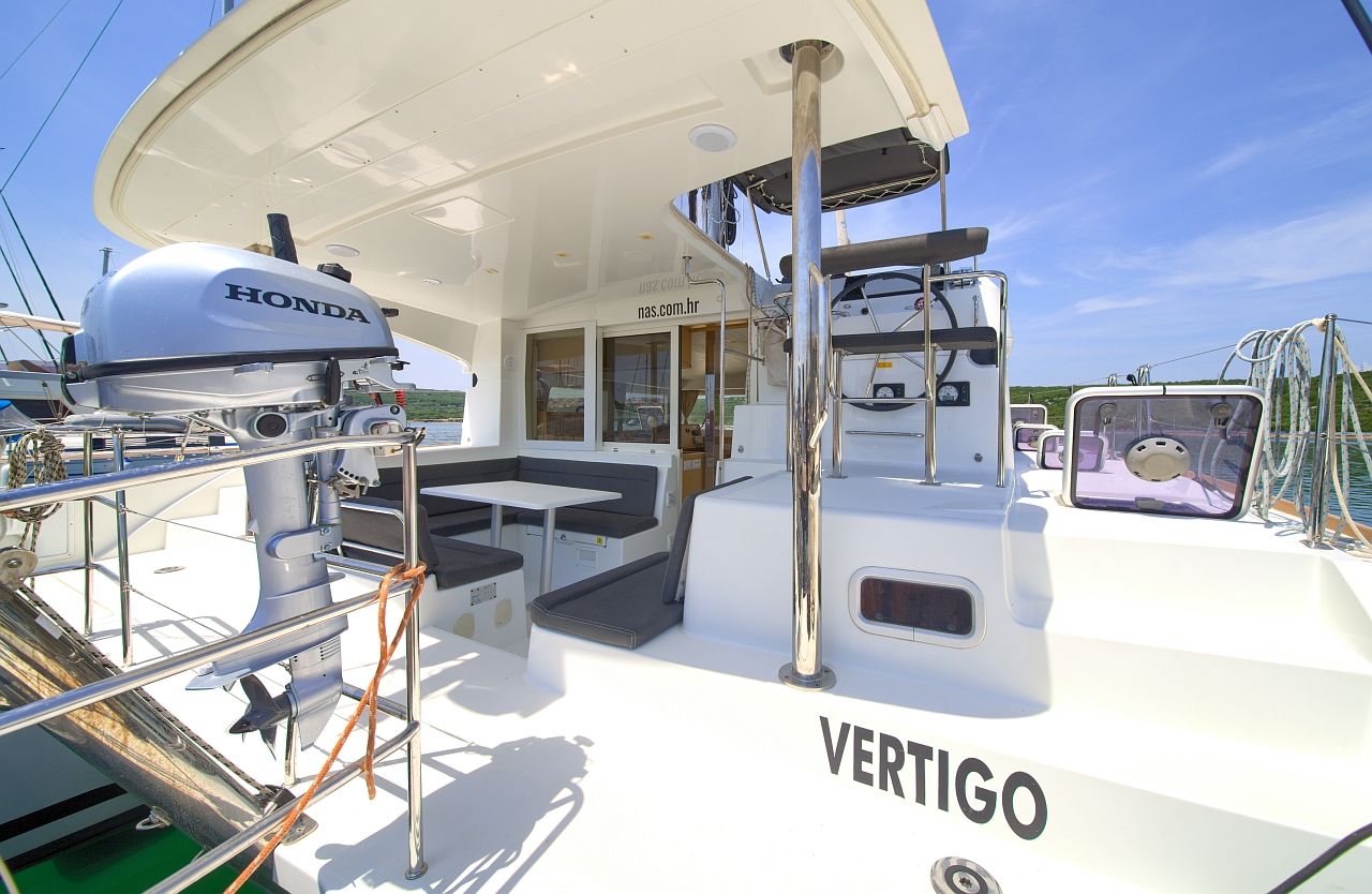 Lagoon 39 - 4 + 2 cab. — photo 17