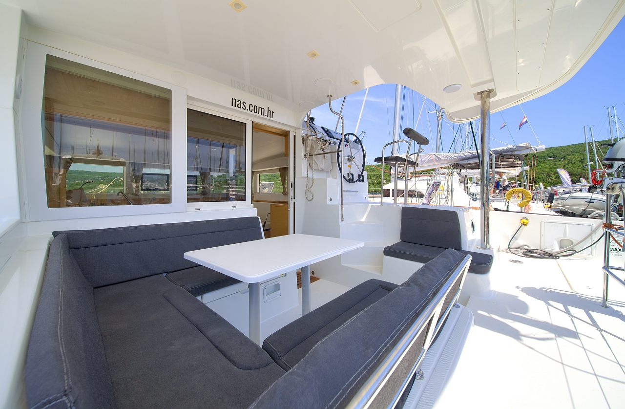 Lagoon 39 - 4 + 2 cab. — photo 19