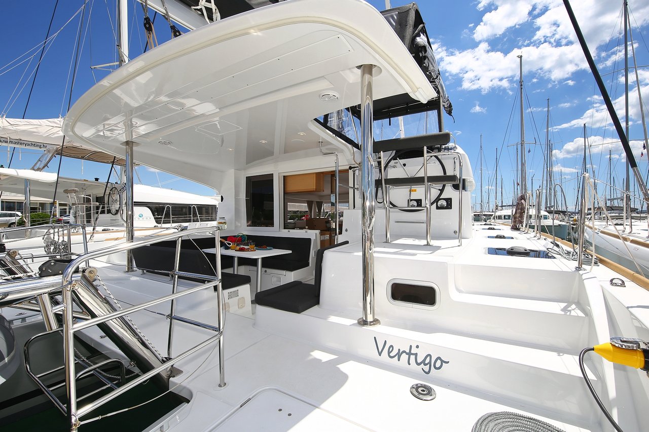 Lagoon 39 - 4 + 2 cab. — photo 21