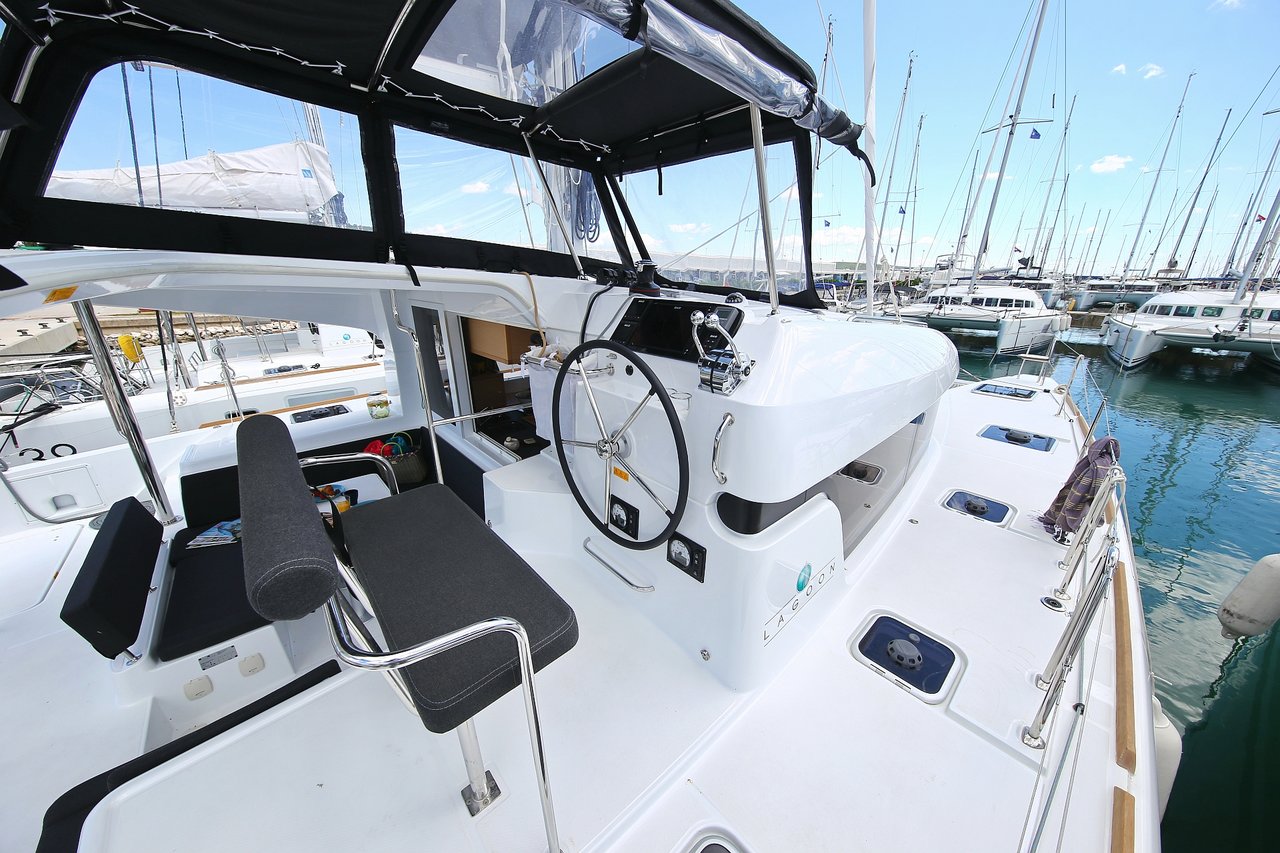 Lagoon 39 - 4 + 2 cab. — photo 22