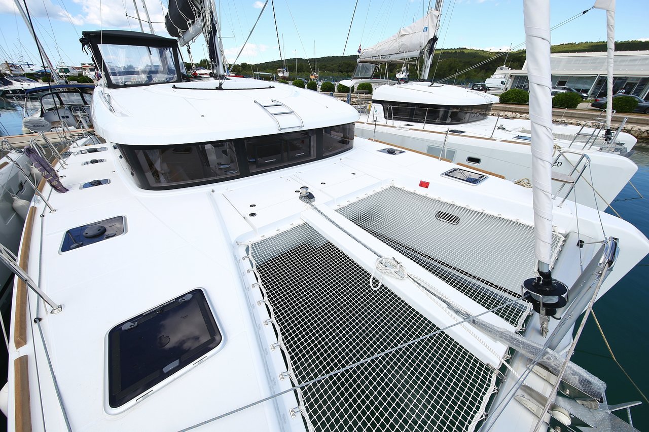 Lagoon 39 - 4 + 2 cab. — photo 23