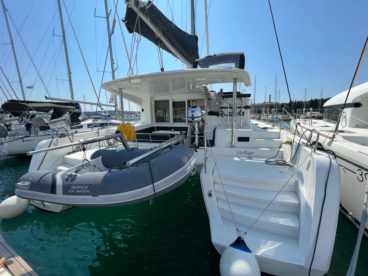 Lagoon 39 - 4 + 2 cab. — photo 24
