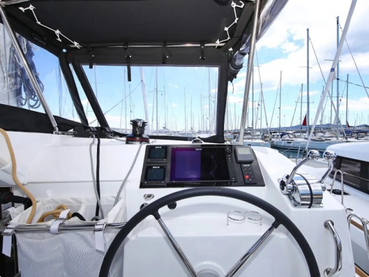 Lagoon 39 - 4 + 2 cab. — photo 25