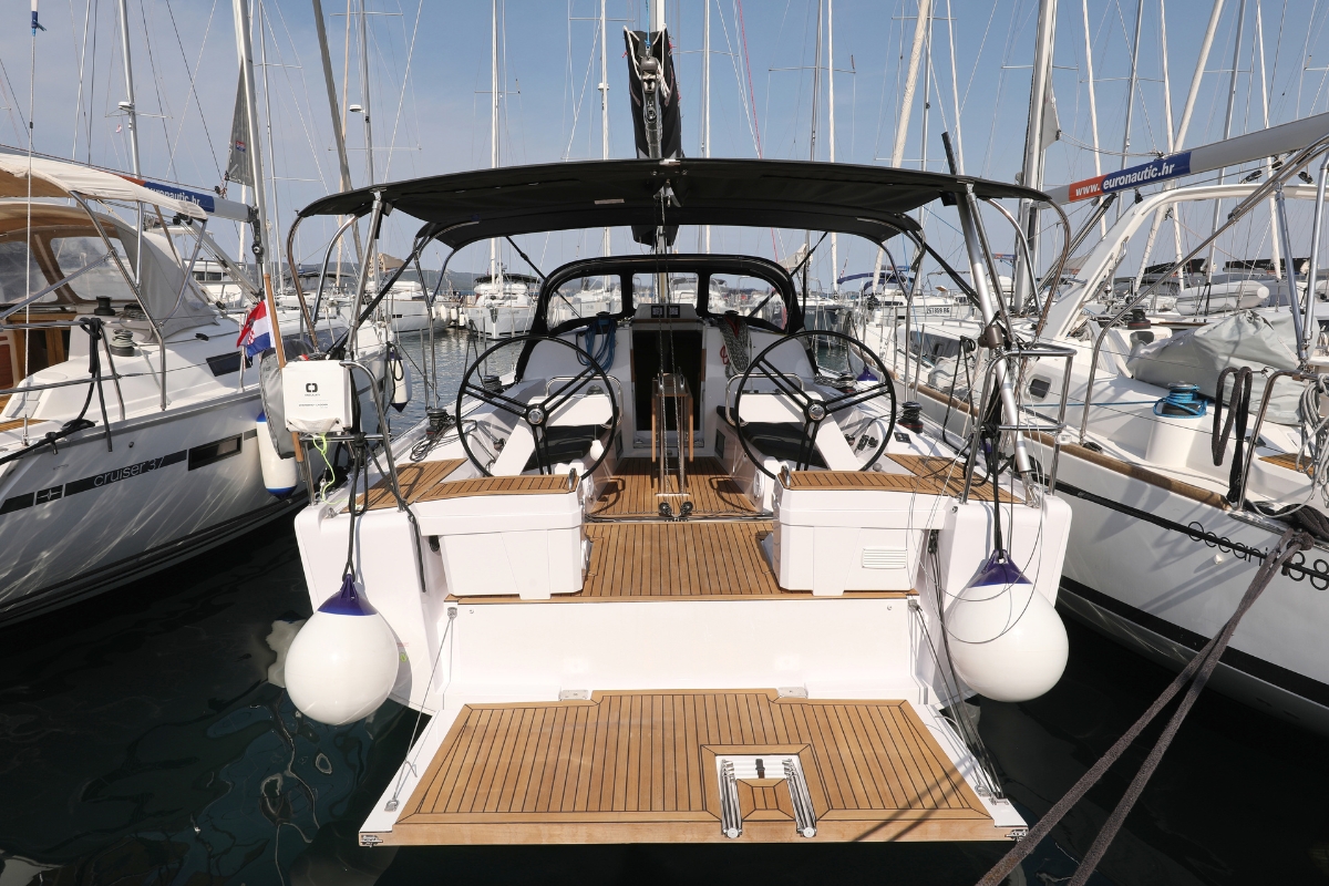 Elan E4 — photo 1