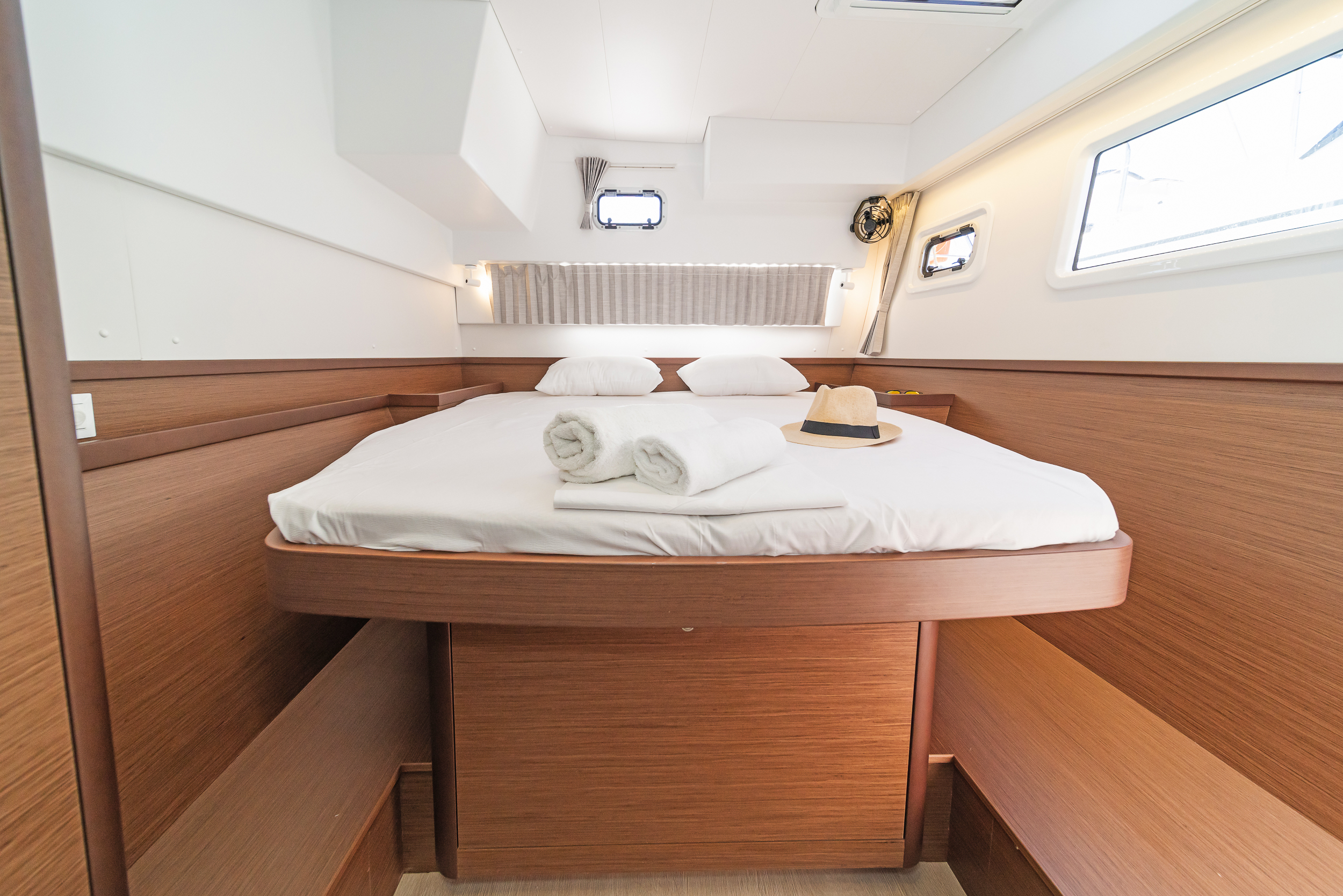 Lagoon 42 - 4 + 2 cab. — photo 7