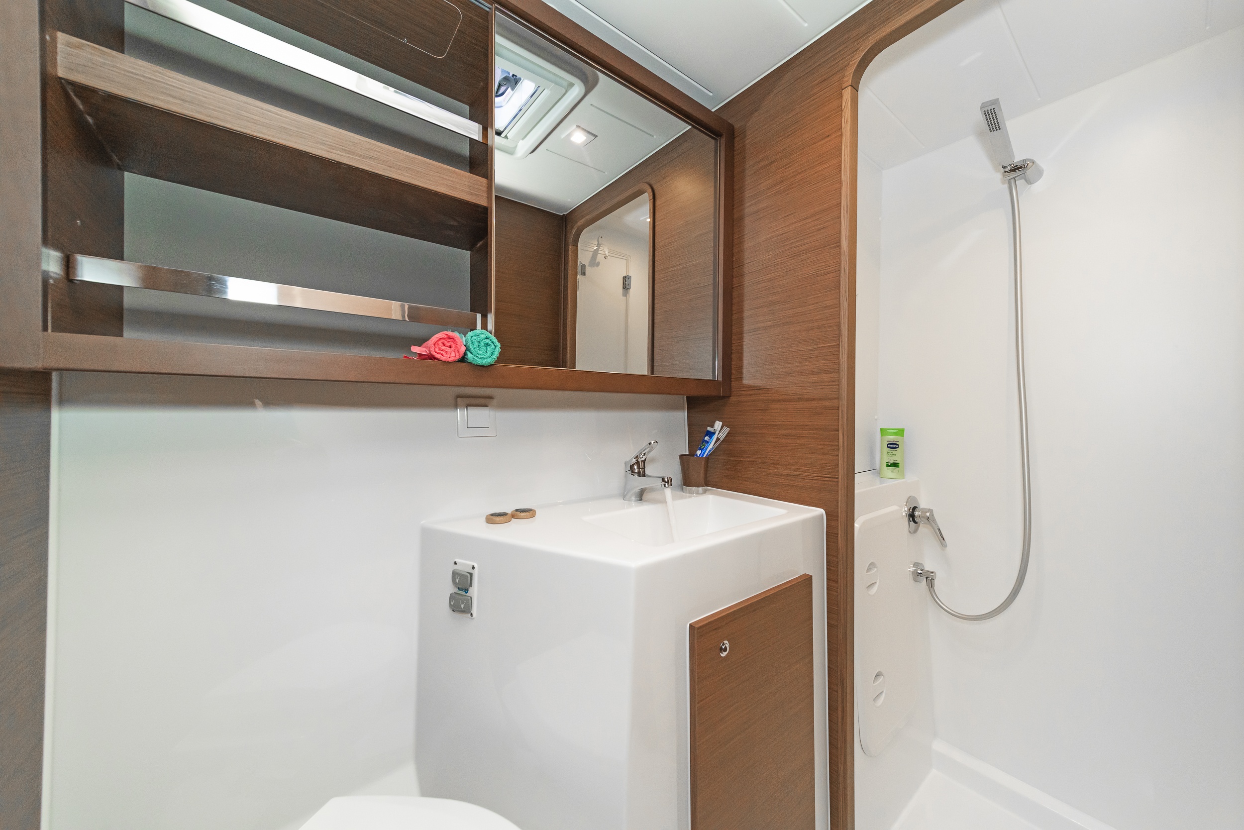 Lagoon 42 - 4 + 2 cab. — photo 8
