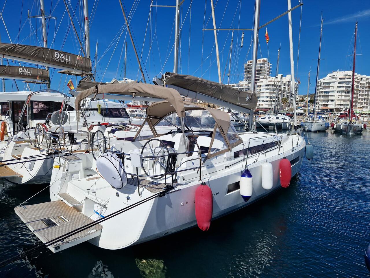 Sun Odyssey 440 - 4 cab. — photo 1